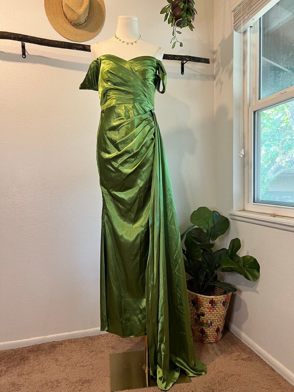 Off Shoulder Green Formal Glam Gala Prom Special Event Dress Size 4 NEW